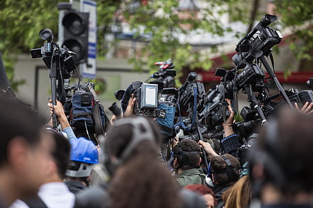 reporters holding cameras thumbnail