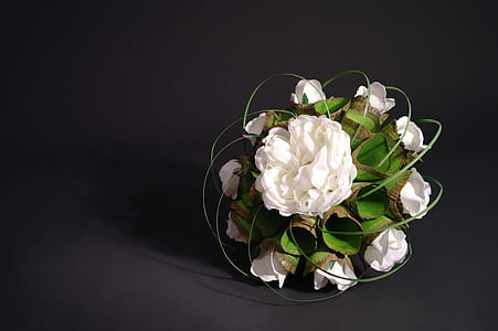 white flower bouquet thumbnail
