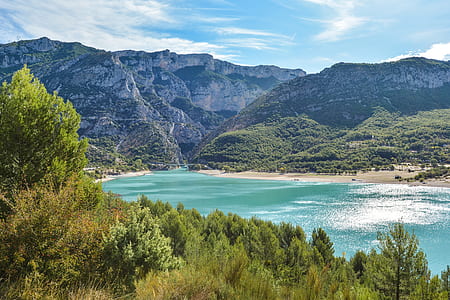 landscape photo of mountain thumbnail