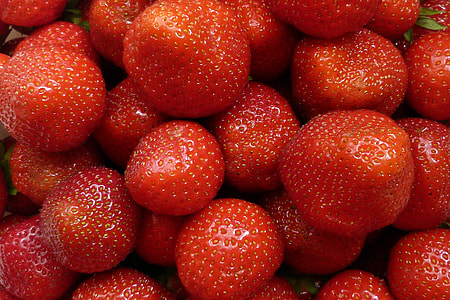 bunch of strawberries thumbnail