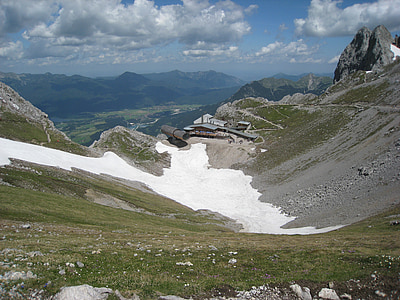landscape photography of mountain range thumbnail