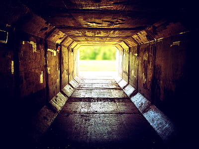 light reflection on tunnel thumbnail
