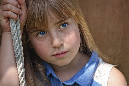 girl holding rope thumbnail