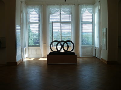photo of room with round center decor thumbnail