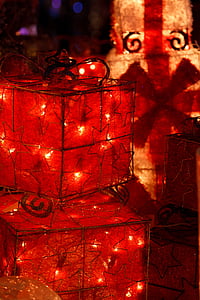 red gift box thumbnail