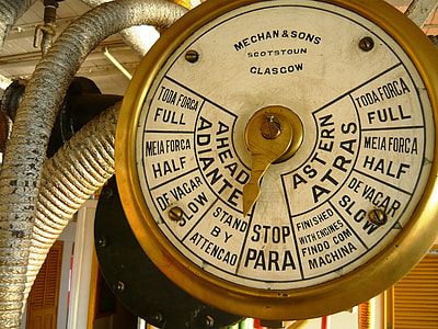 gold and white Mechan&Sons Scotstoun clascow stand by attencao thumbnail