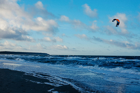 Kitesurfing thumbnail