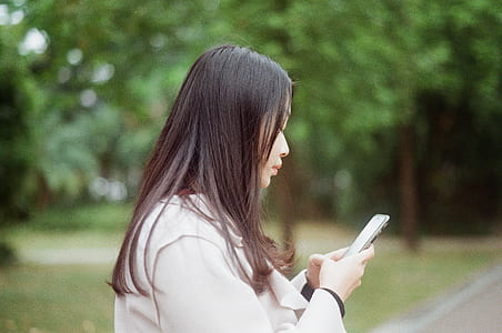 woman holding smartphone thumbnail