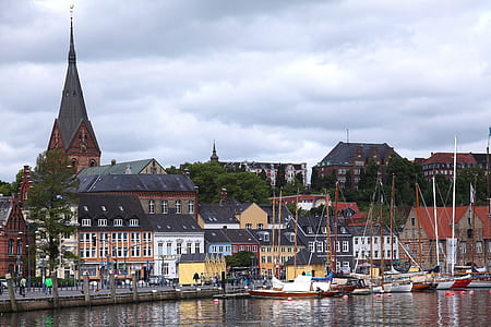 brown boats thumbnail