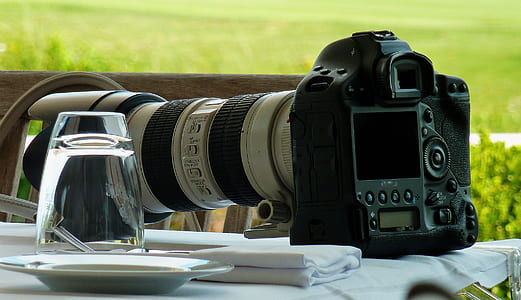 black DSLR camera on focus photo thumbnail