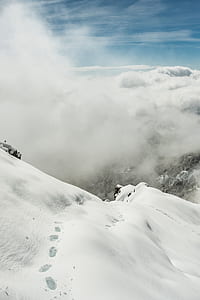 footsteps on snow thumbnail