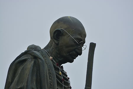 Mahatma Gandi statue thumbnail