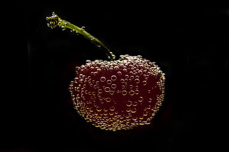 red apple fruit underwater thumbnail