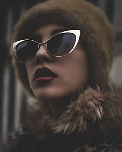 woman taking selfie photo thumbnail