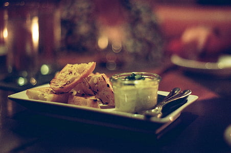toast bread on plate thumbnail