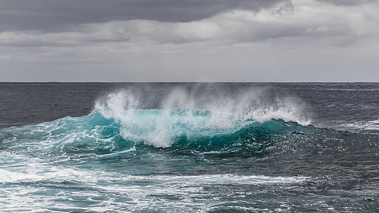 sea waves during daytime thumbnail