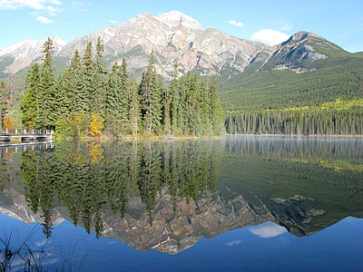 Landscape of mountain and lakes in Jasper National Park, Alberta, Canada thumbnail