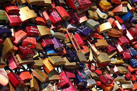 assorted padlock lot thumbnail