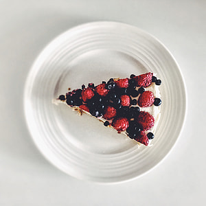 blackberry & raspberry cake thumbnail