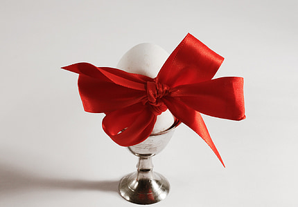 red tie-ribbon on egg holder thumbnail