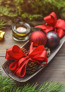 pinecone with bow and baubles on tray thumbnail