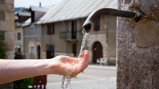 person washing hands thumbnail