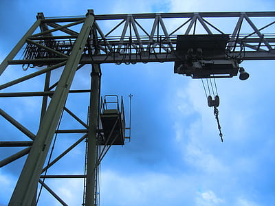 gray tower crane under blue sky thumbnail