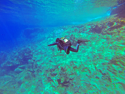 photo of person in scuba diving thumbnail