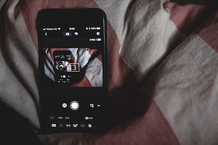 turned on black iPhone 7 thumbnail