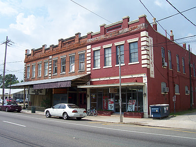 Old Square building in Plaquemine, Louisiana thumbnail