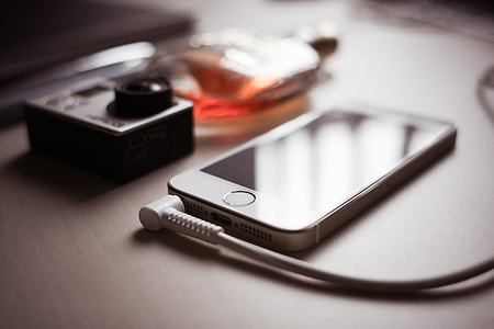 iPhone 5s with Headphones Jack thumbnail