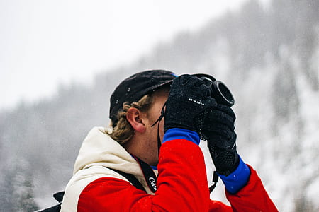 man taking a photo thumbnail