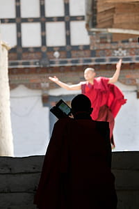 man in red robes thumbnail