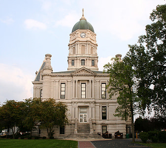 Whitley County Courthouse in Columbia City, Indiana thumbnail