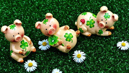 three pink ceramic pig figurines thumbnail