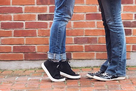 Couple Tip Toes Face To Face Photo thumbnail