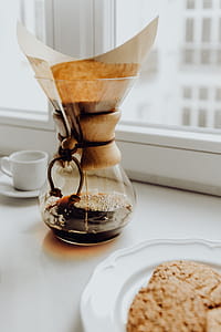 Brewing third wave coffee with Chemex thumbnail