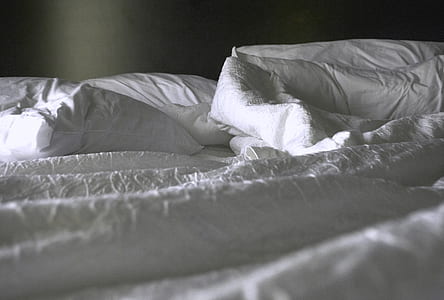 white bedspread and pillow cases thumbnail