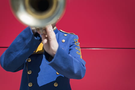 man playing trumpet thumbnail