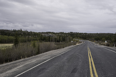 Road to Dettah under cloudy skies thumbnail