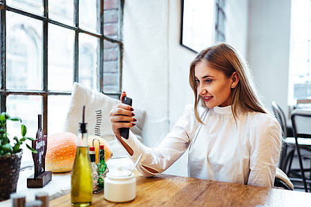 Pretty blonde woman sitting in the cafe thumbnail