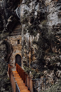 Predjama castle at the cave mouth in Postojna, Slovenia thumbnail