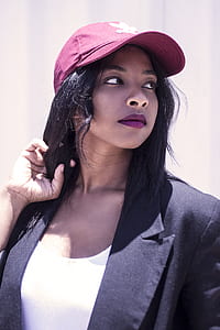 red baseball cap thumbnail