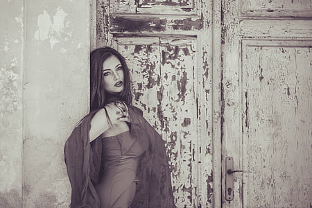 woman in sweetheart neckline dress leaning on wall thumbnail