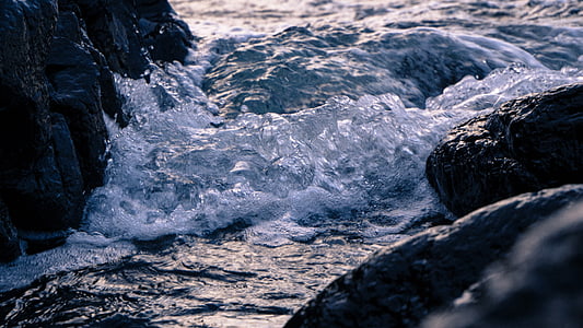 water crashing on rocks thumbnail