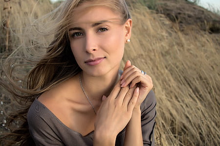 woman wearing gray scoop-neck top thumbnail