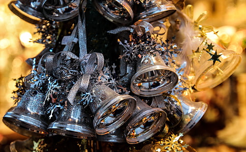 grey christmas wreath thumbnail