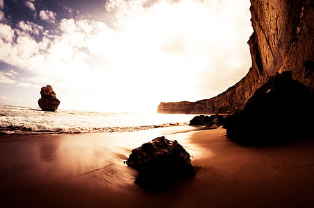 landscape photography of seashore thumbnail