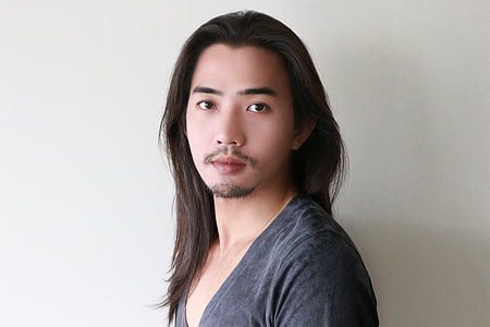 man wearing black scoop-neck shirt thumbnail