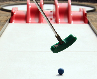 green and white golf putter thumbnail